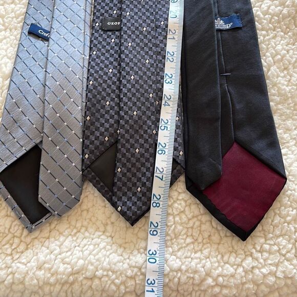 Tie Bundle. 3 100% Silk Ties. Black/Gray
Geoffrey Beene, CroftsBarrow, Stafford - Picture 9 of 10